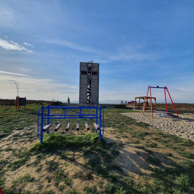 Rozhľadňa Čerešenka s detským ihriskom